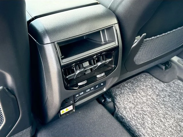New 2026 Silver Zynith Exterior Paint Jeep  image 18