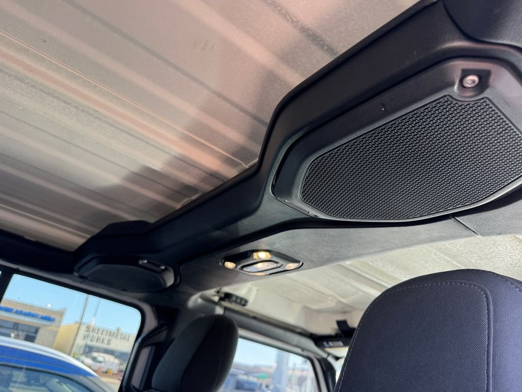 Used 2022 White Jeep Unlimited Rubicon image 6