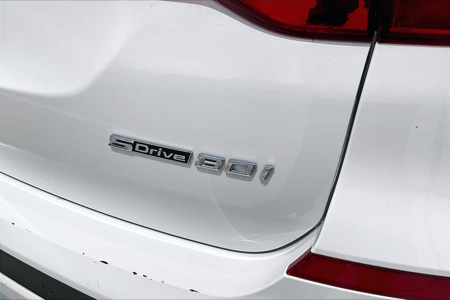 Used 2019 Alpine White BMW sDrive30i image 9