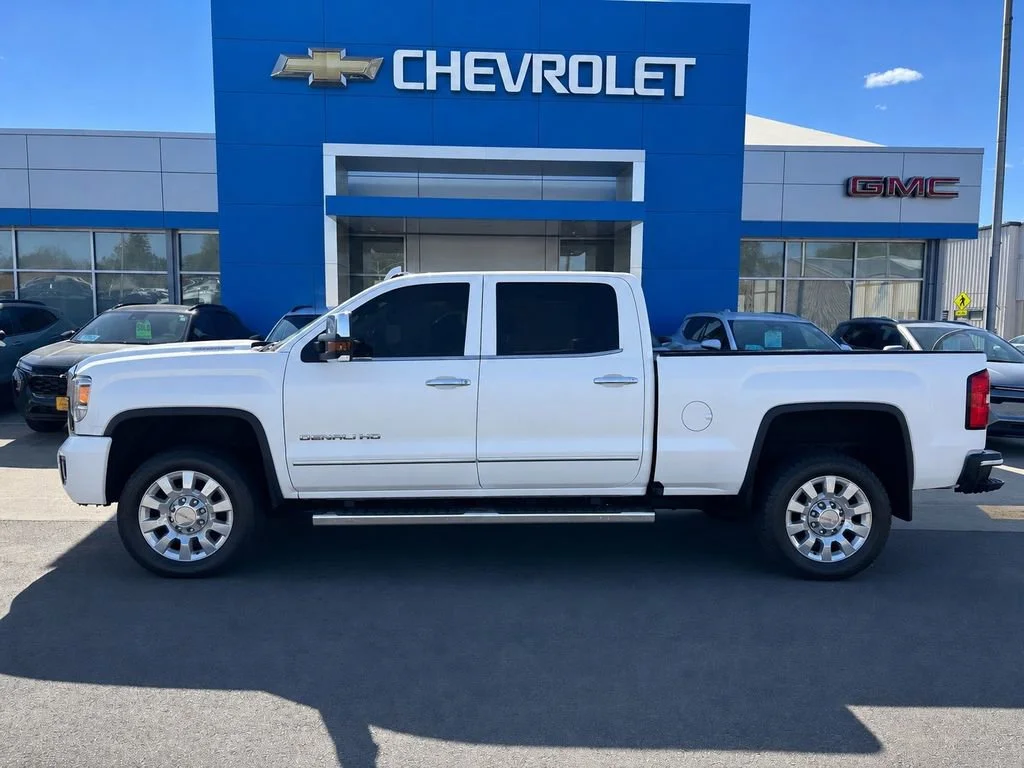 2019 GMC Sierra 4WD Crew Cab Standard Box Denali's photo