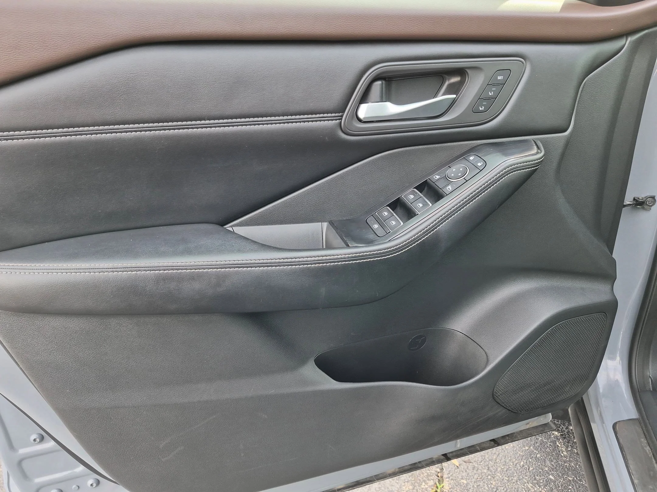 Used 2022 Boulder Gray Pearl Nissan SL image 12