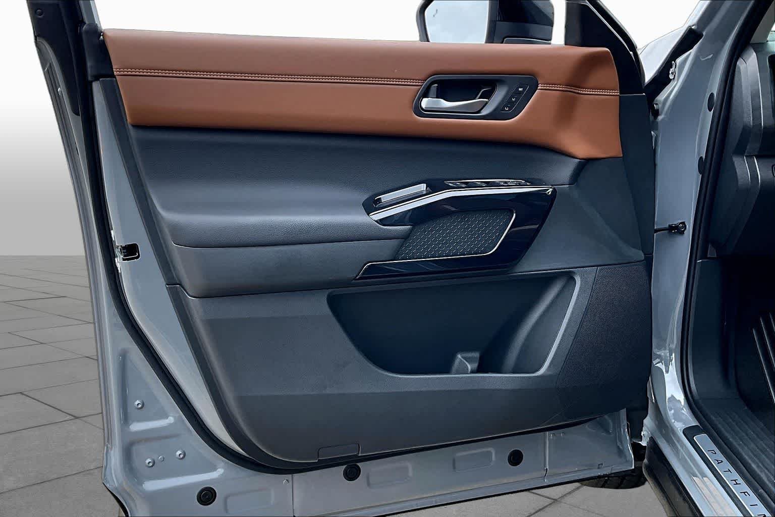 New 2026 Boulder Gray Pearl Nissan Platinum image 16