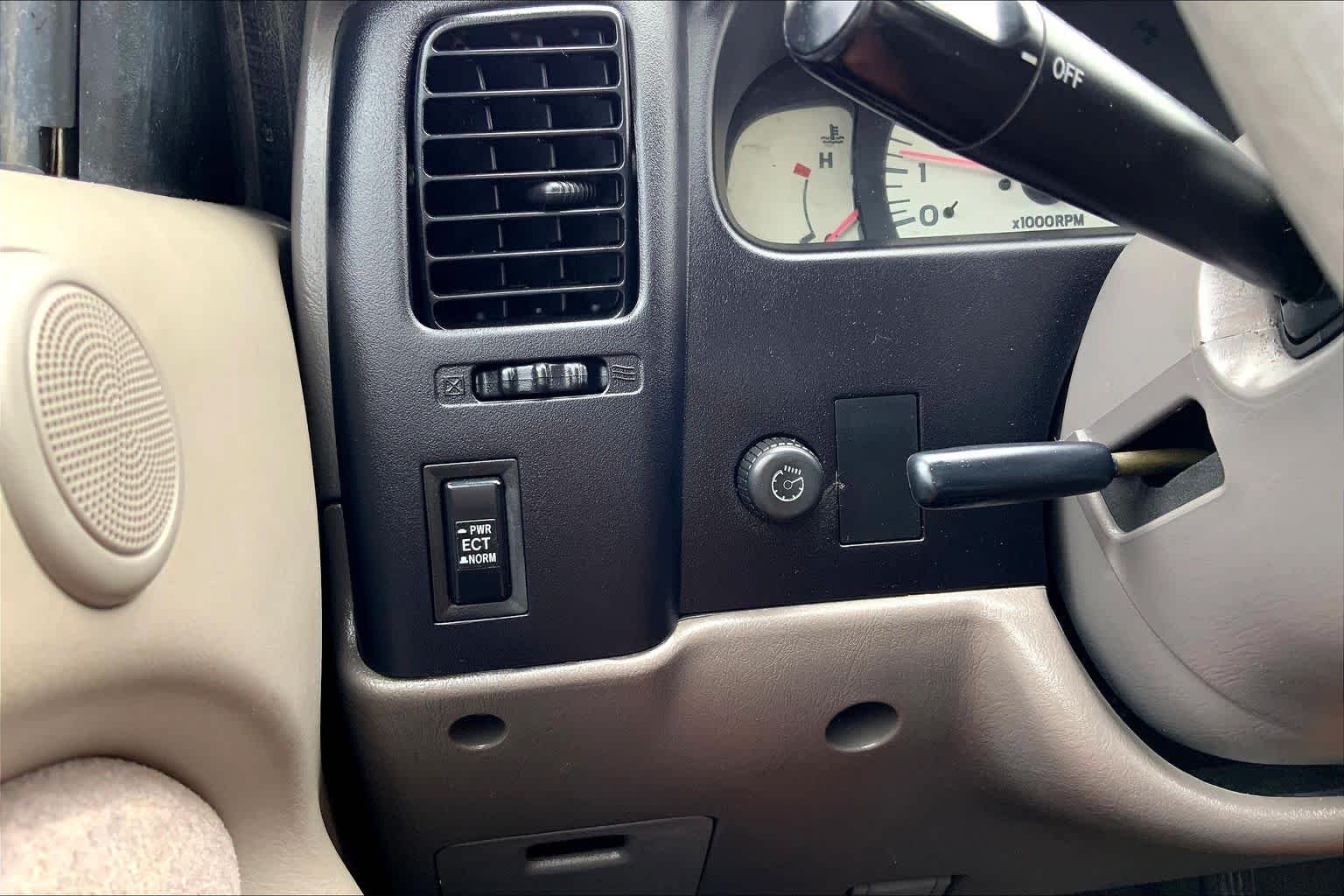Used 2003 Lunar Mist Metallic Toyota PreRunner image 32