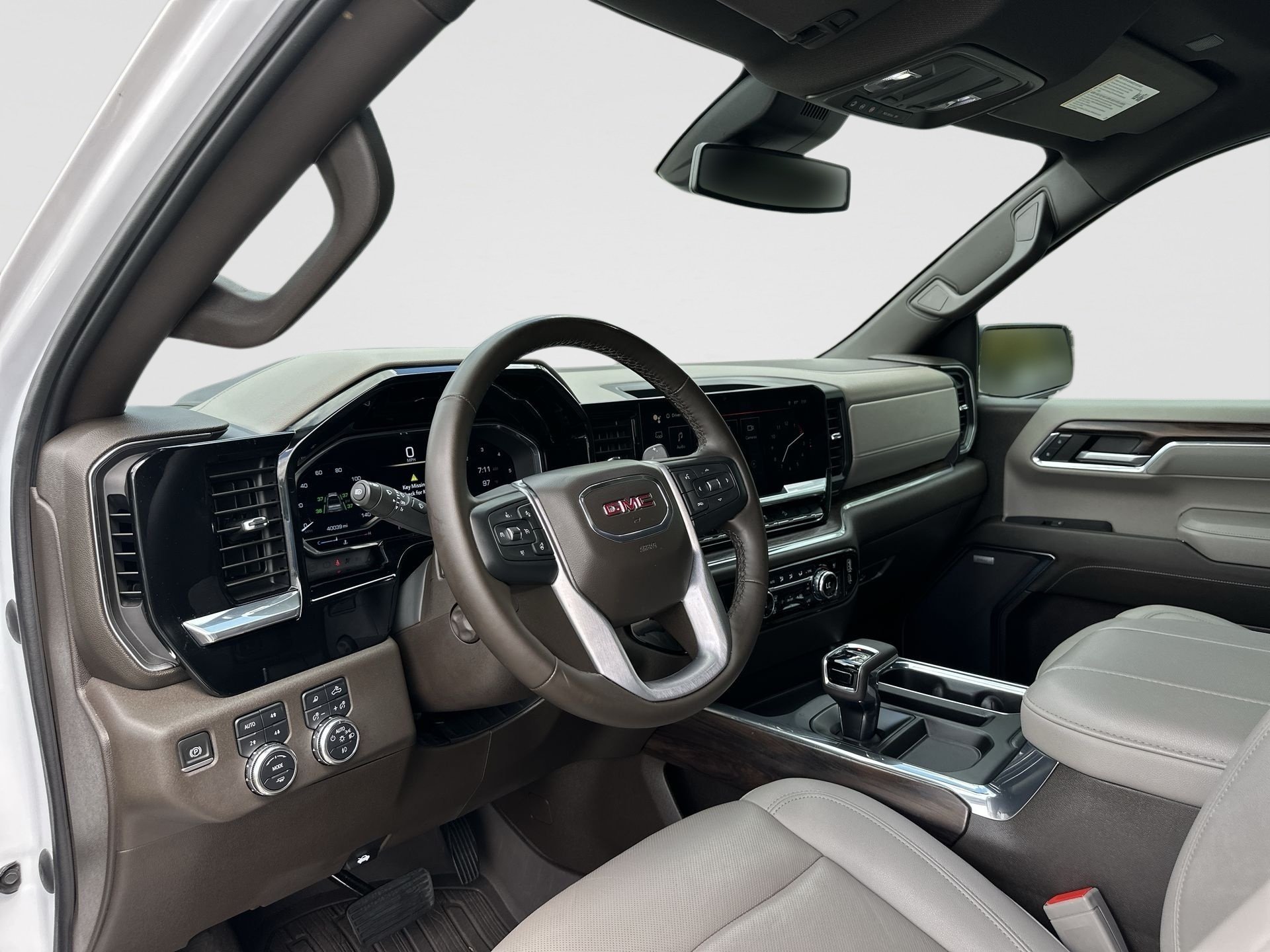 2023 GMC Sierra 1500 SLT - Photo 10