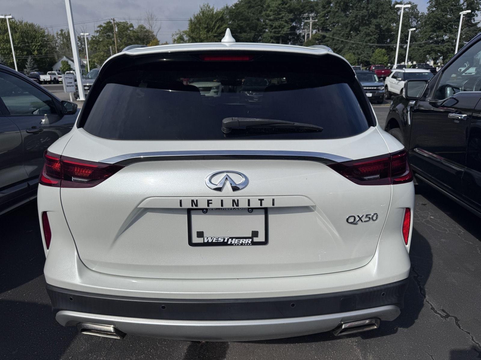 Used 2023 Radiant White INFINITI LUXE image 5