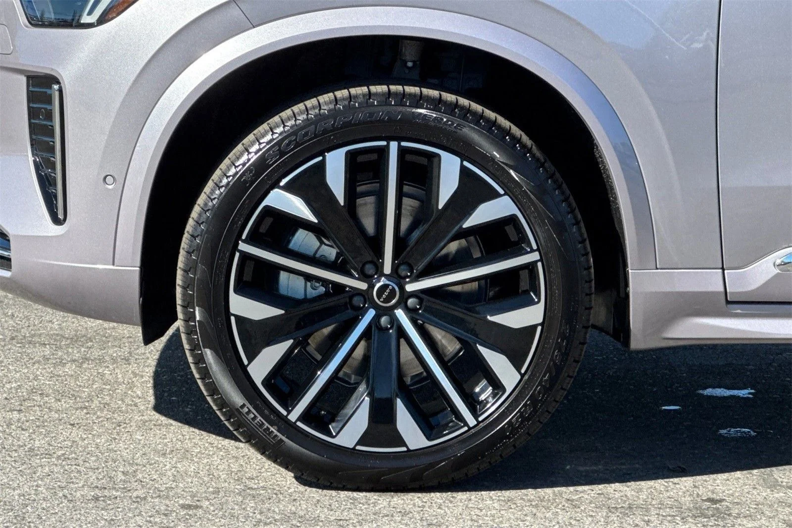 2026 Volvo XC90 Plus - Photo 28