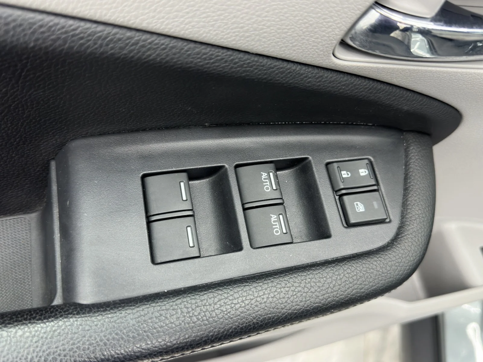 Used 2019 Forest Mist Metallic Honda RTL-T AWD image 33