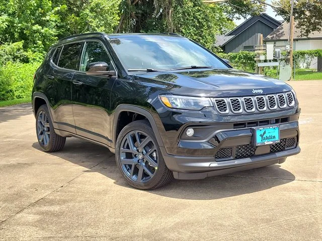 New 2026 Diamond Black Crystal Pearl-Coat Exterior Paint Jeep  image 30