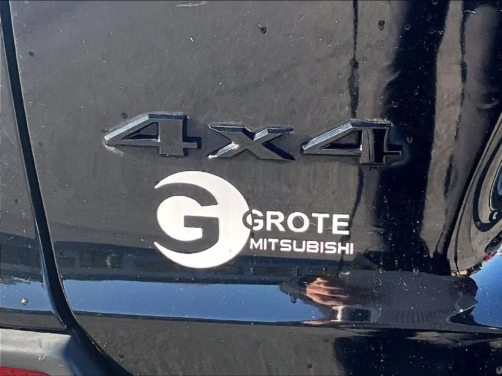 Used 2020 Black Jeep Latitude Plus image 9