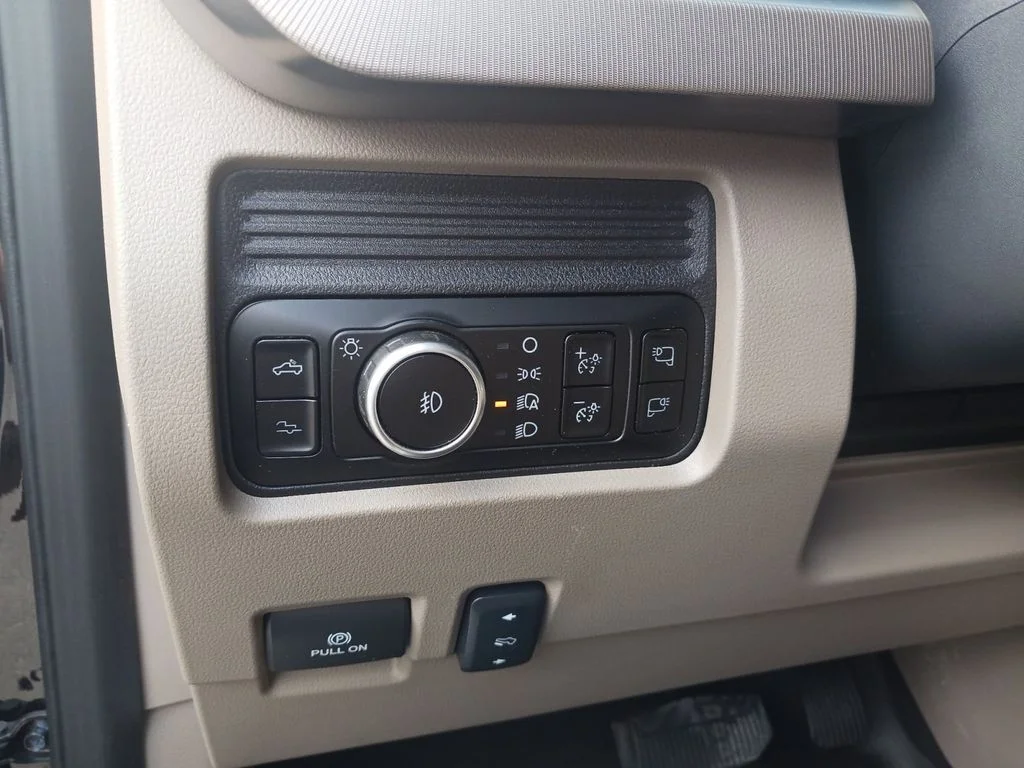 Used 2025 Black Ford Platinum image 39