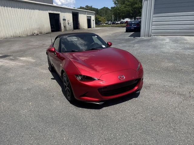 Used 2016 Red Mazda Grand Touring image 3