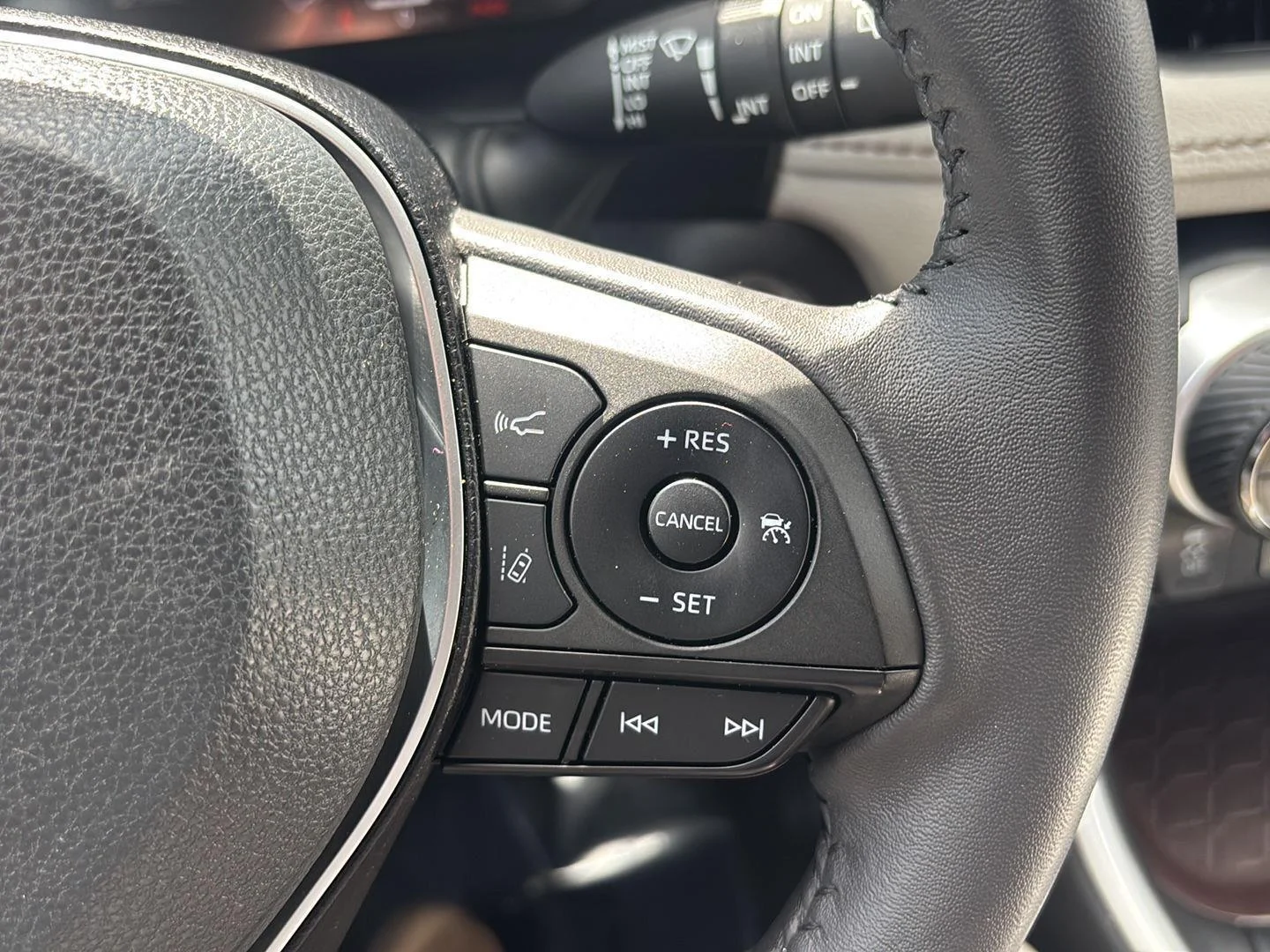 Used 2023 Wind Chill Pearl Toyota Limited image 30