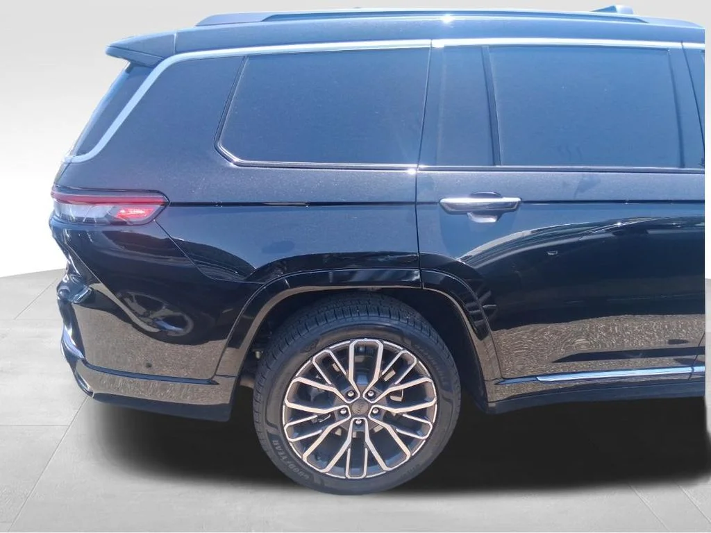 Used 2021 Black Jeep Summit image 7