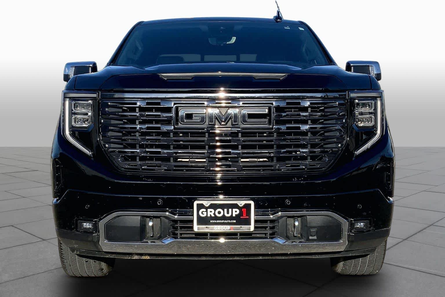 Used 2025 Onyx Black GMC Denali Ultimate image 4