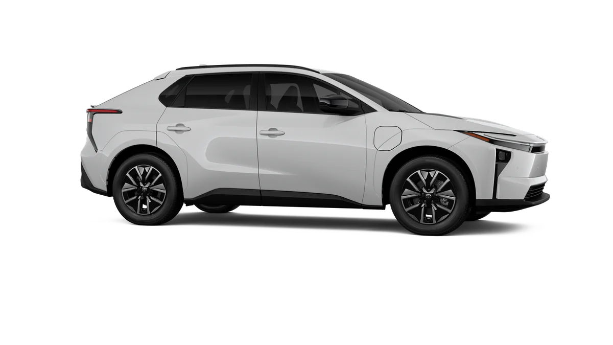 New 2026 Wind Chill Pearl [Extra_Cost_Color] Toyota XLE image 13