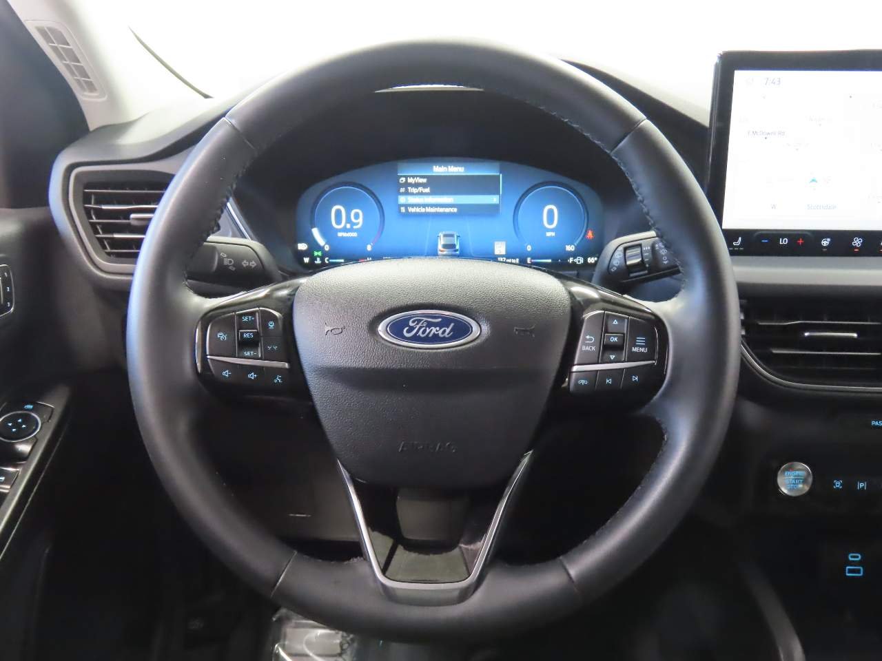 Used 2023 Iconic Silver Ford Platinum image 11