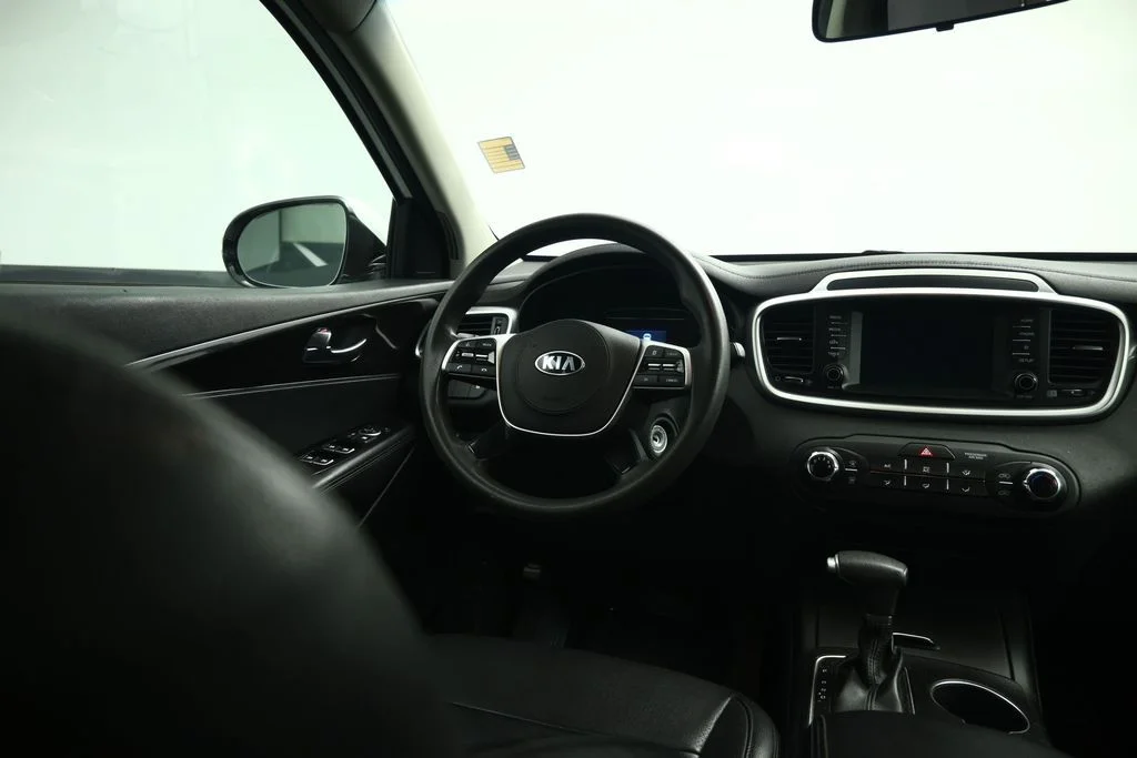 Used 2020 White Kia LX image 39