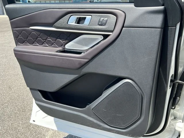 Used 2025 White Ford Platinum image 26