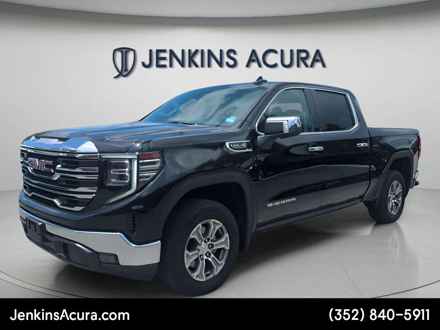 Used 2025 Onyx Black GMC SLT image 7