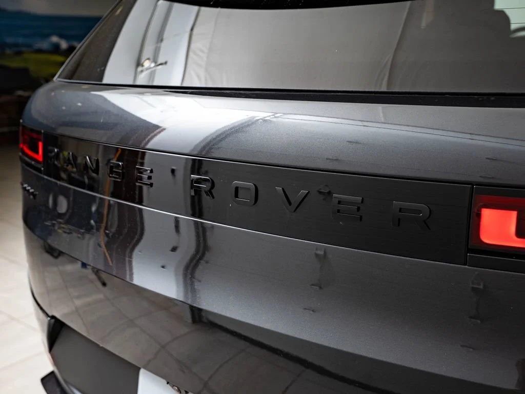 New 2026 Carpathian Grey Land Rover SE image 18