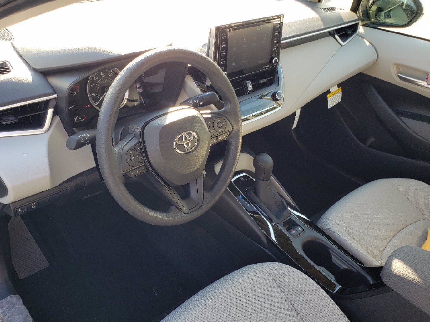 Used 2022 White Toyota LE image 11
