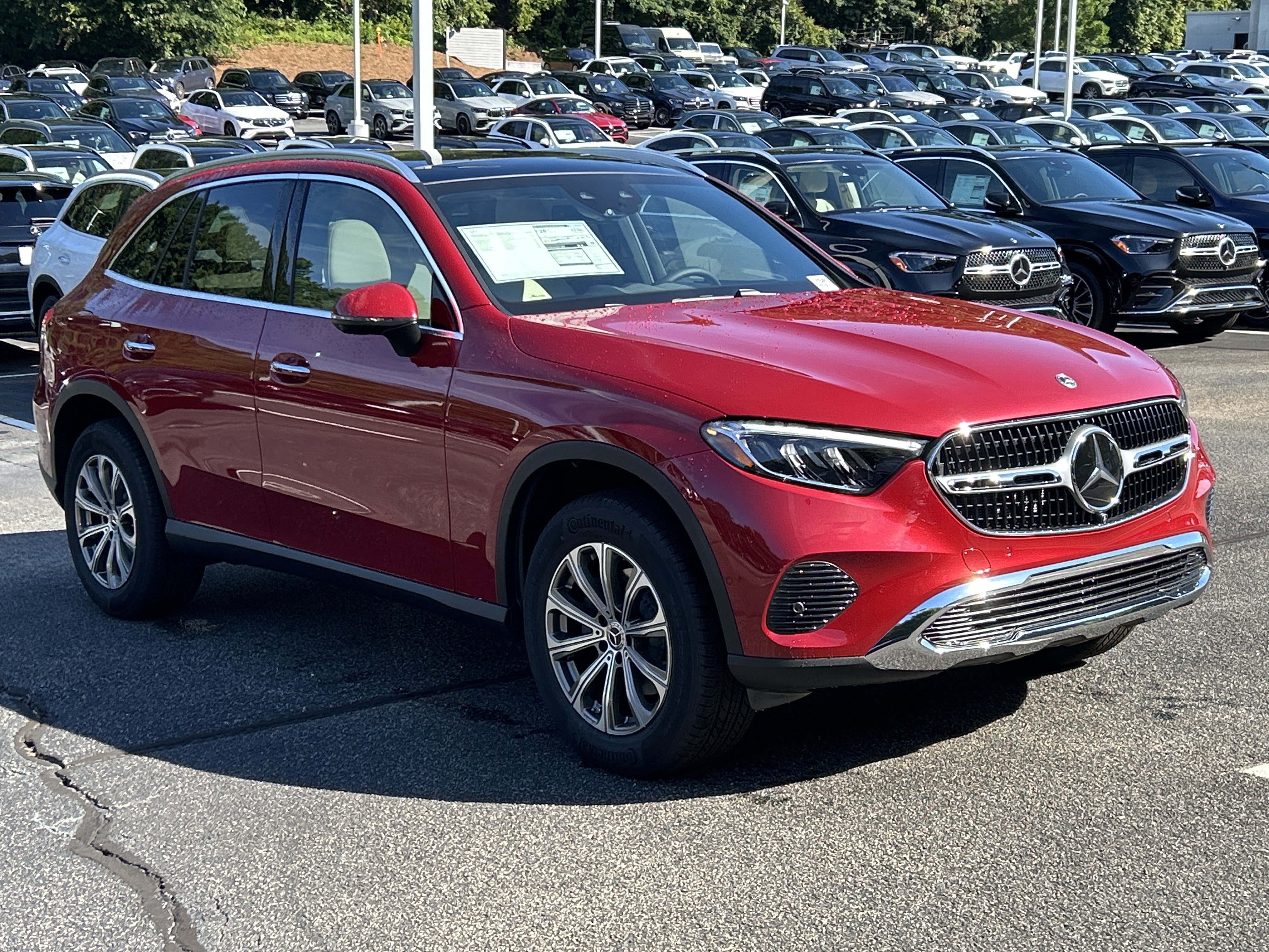 New 2026 MANUFAKTUR Patagonia Red Metallic Mercedes-Benz GLC 300 4MATIC® SUV image 4