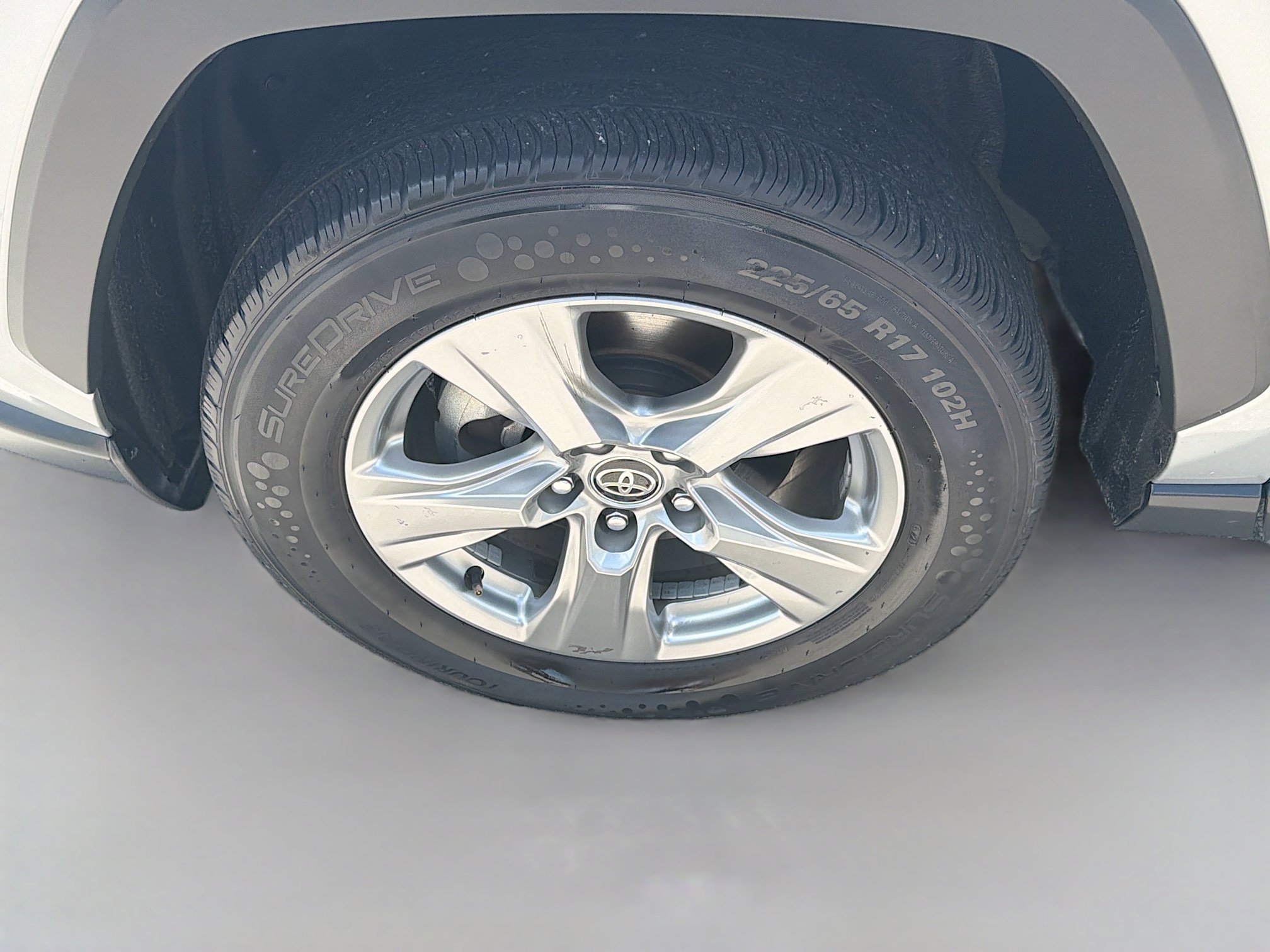 Used 2024 Silver Sky Metallic Toyota XLE image 31