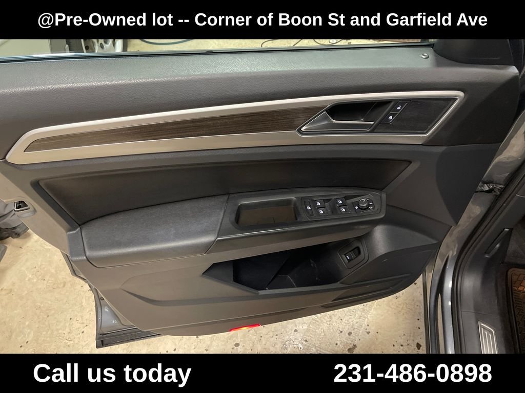 Used 2018 Gray Volkswagen SEL image 15