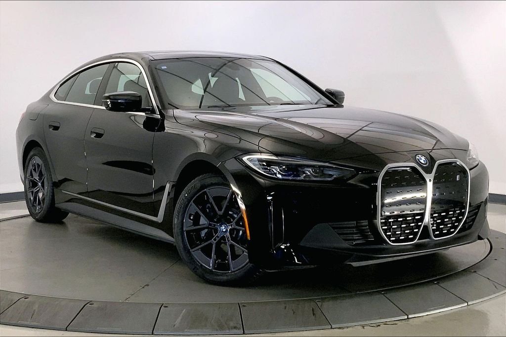 Used 2023 Black Sapphire Metallic BMW  image 31