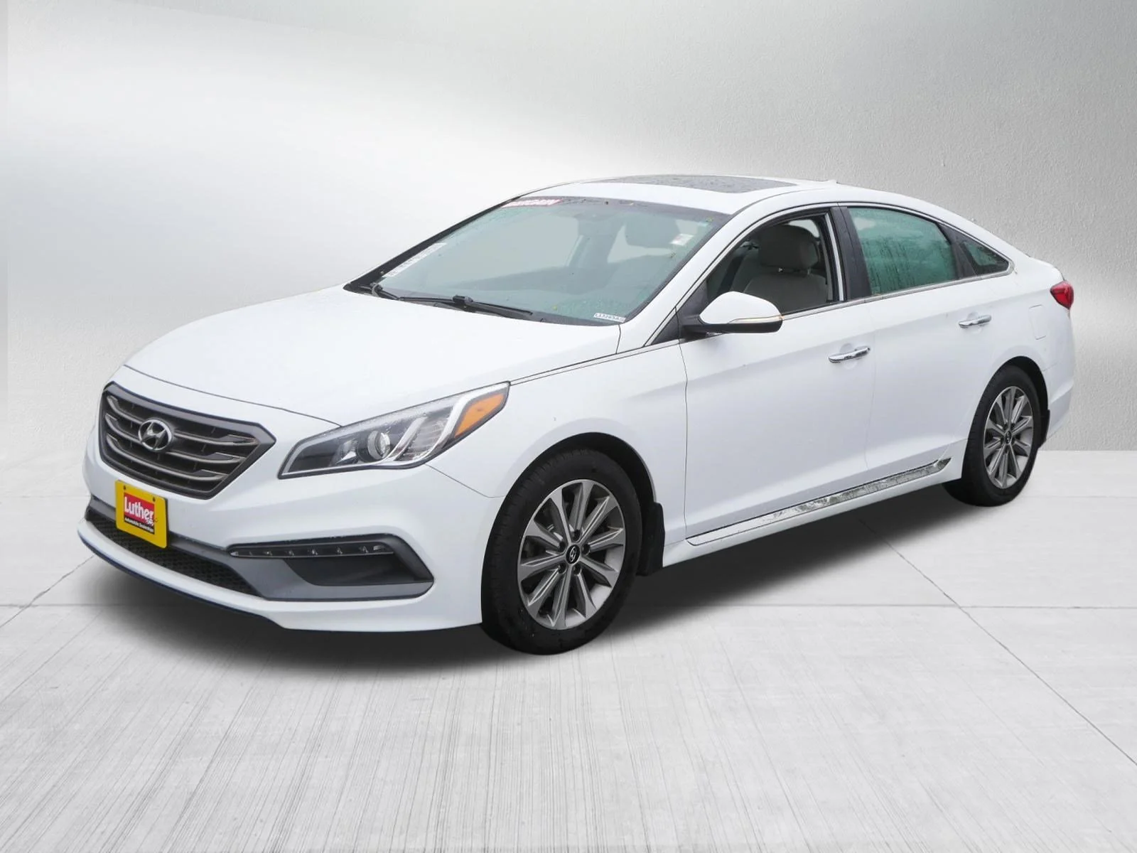 Used 2017 Quartz White Pearl Hyundai Limited image 3