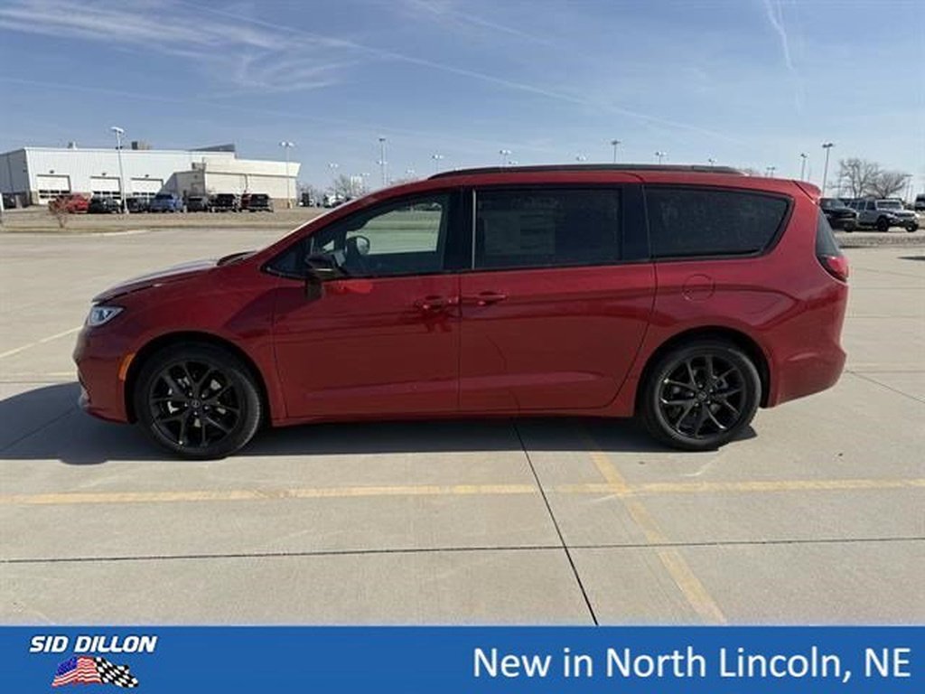 New 2026 Red Hot Pearl-Coat Exterior Paint Chrysler Select image 2