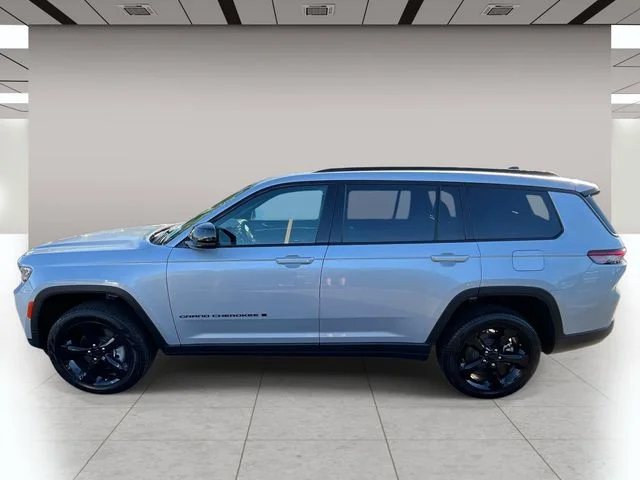 New 2025 Silver Zynith Exterior Paint Jeep Limited image 7