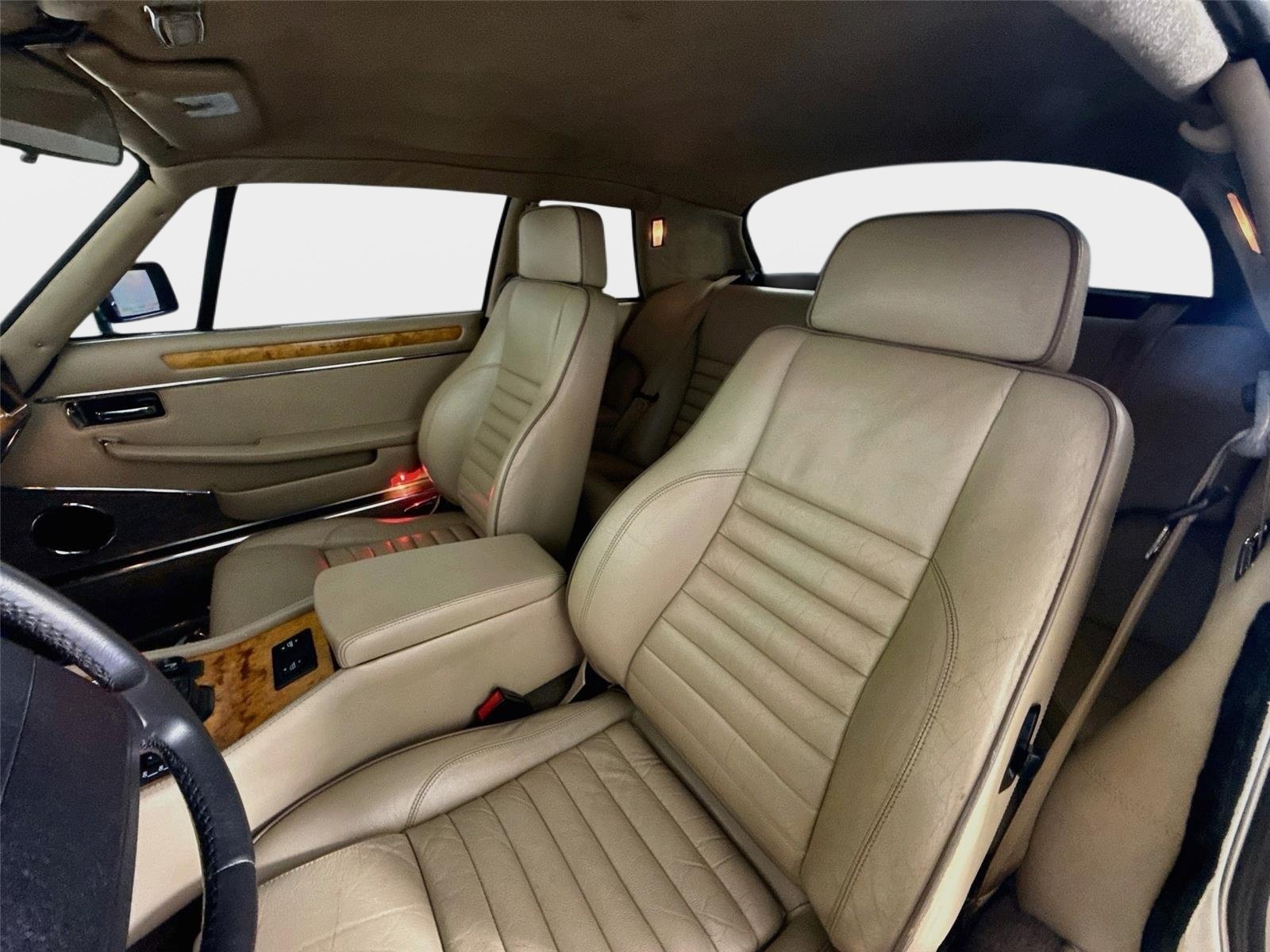 Used 1991 White Jaguar V12 image 11