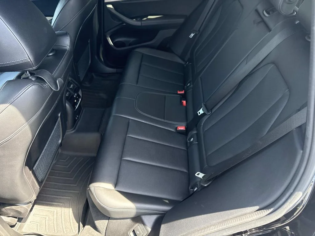 Used 2022 Black BMW sDrive30i image 10