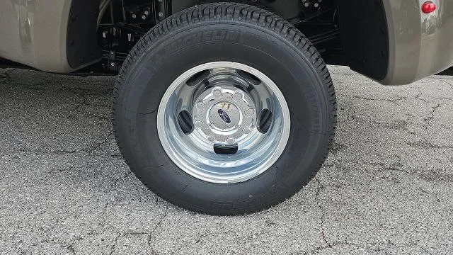 New 2026 Marsh Gray Ford Platinum DRW 4WD image 34