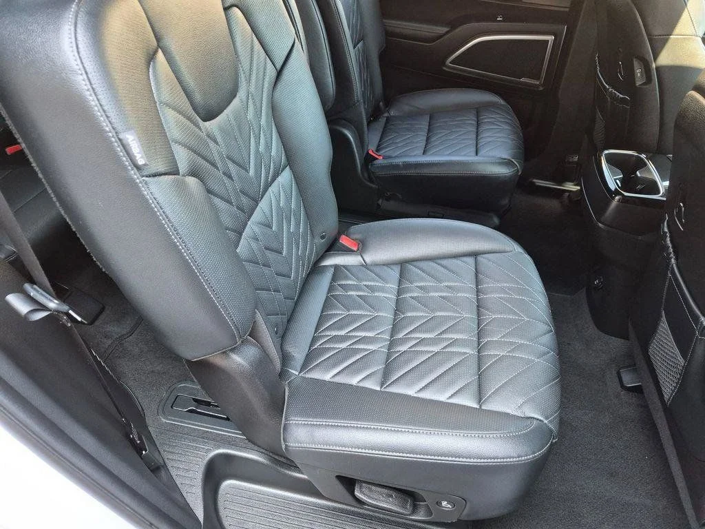 Used 2024 White Kia EX X-Line image 29