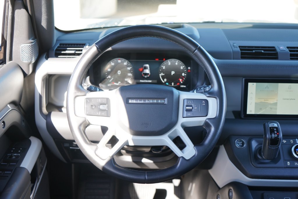 Used 2023  Land Rover S image 27
