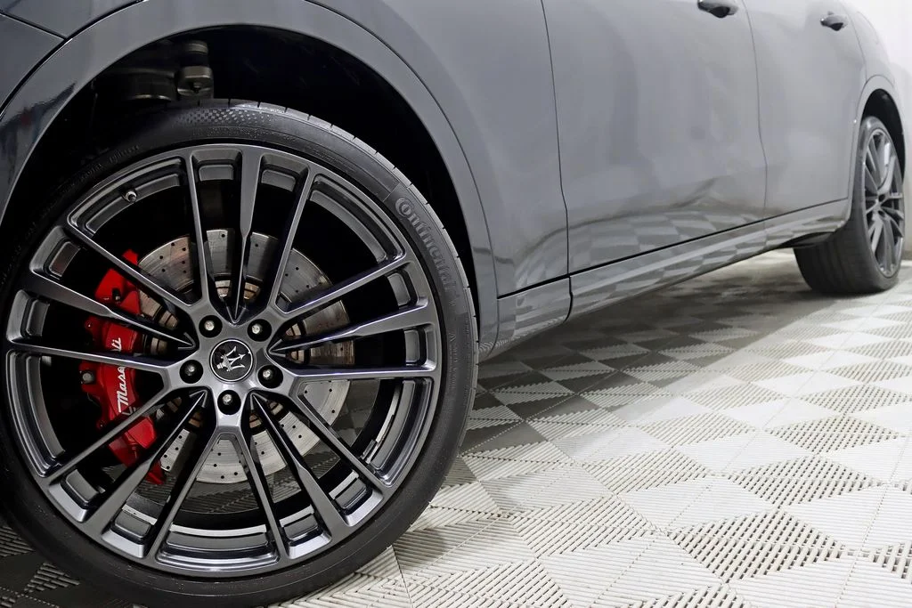Used 2022 Black Maserati Modena image 5