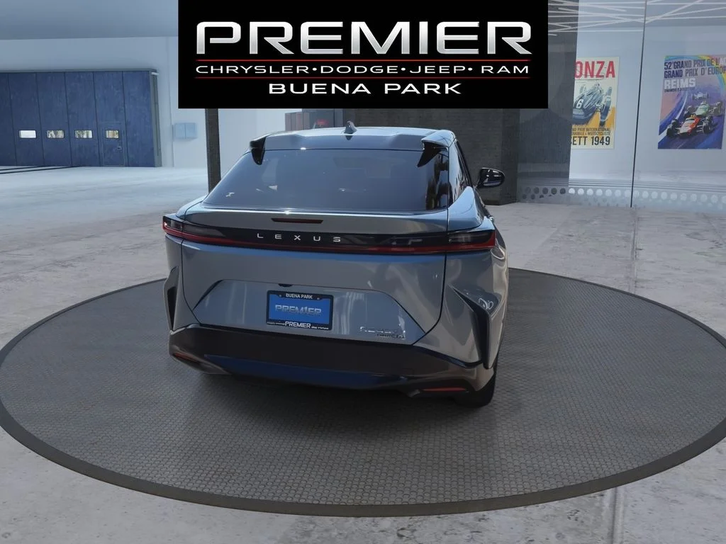 Used 2023  Lexus 450e Luxury image 7