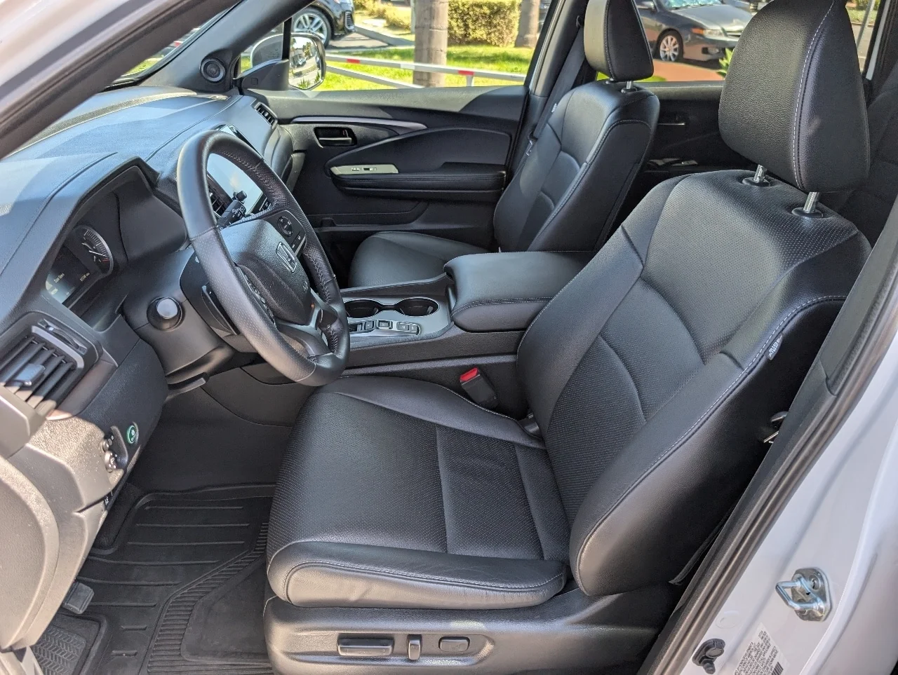 Used 2025 Platinum White Pearl Honda EX-L image 16