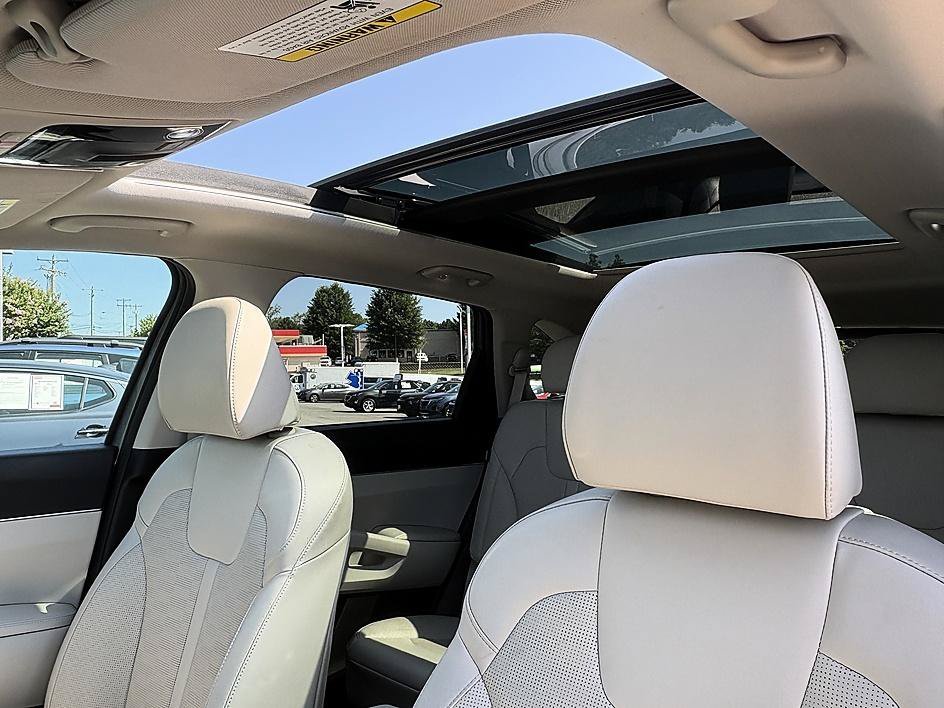Used 2025 Everlasting Silver Kia S image 19