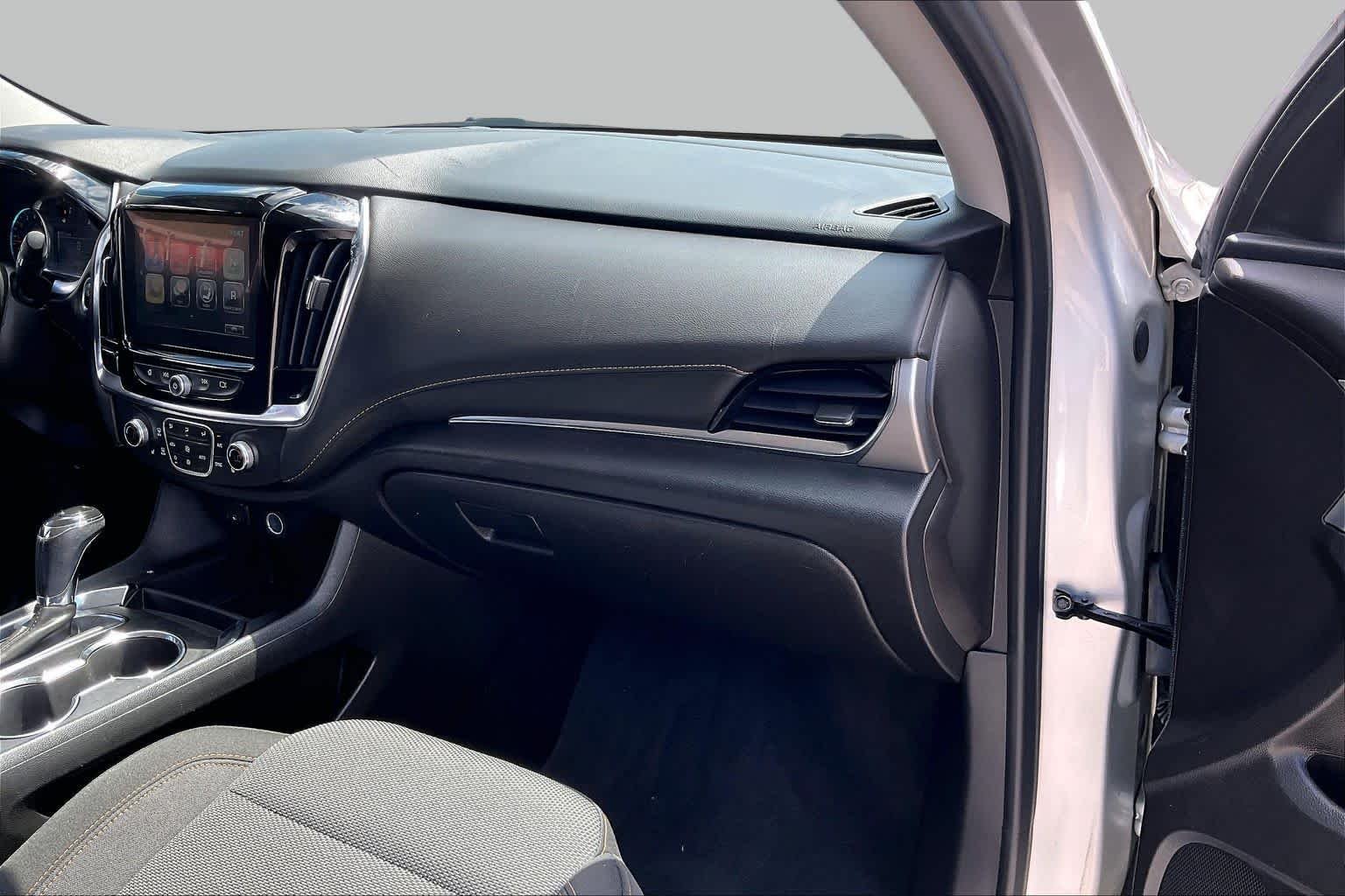 Used 2018 SILVER ICE METALLIC Chevrolet LT Cloth image 14