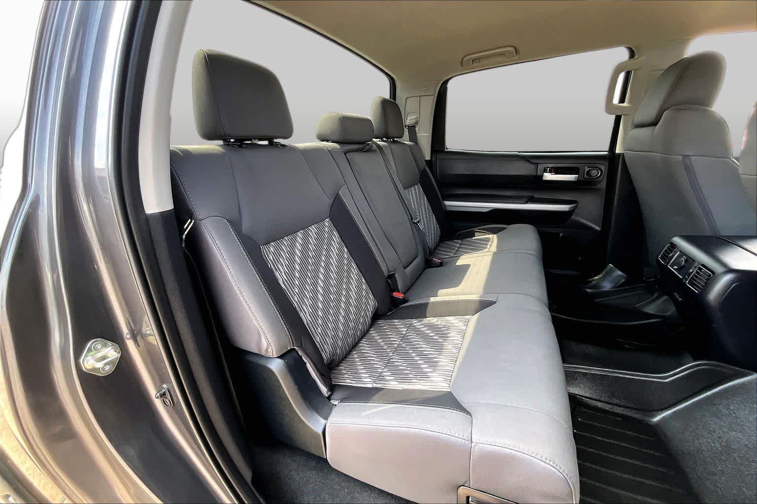 Used 2018 Magnetic Gray Metallic Toyota SR5 image 21