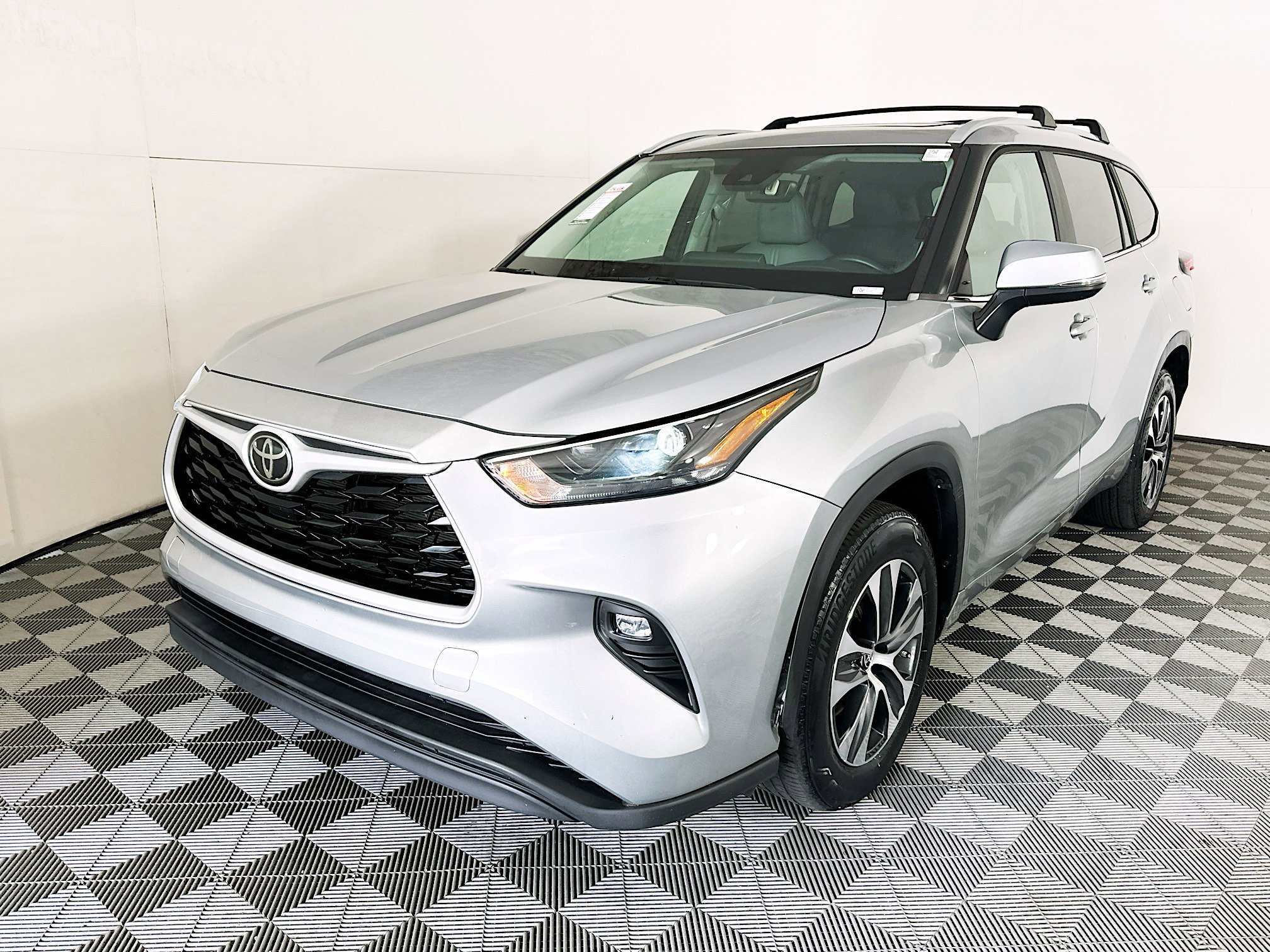 Used 2023 Celestial Silver Metallic Toyota XLE image 7