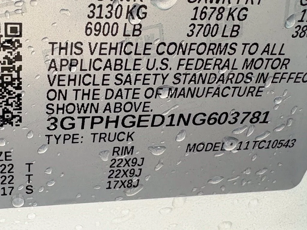 Used 2022 White GMC Denali image 20