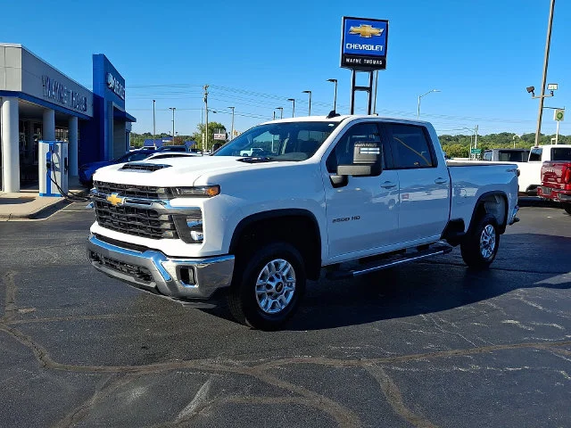Used 2025 White Chevrolet LT image 3