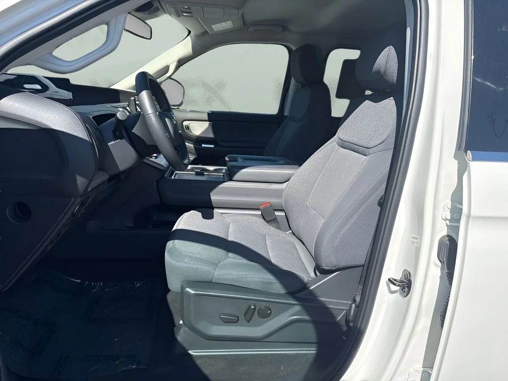 Used 2025 White Ford Active image 9