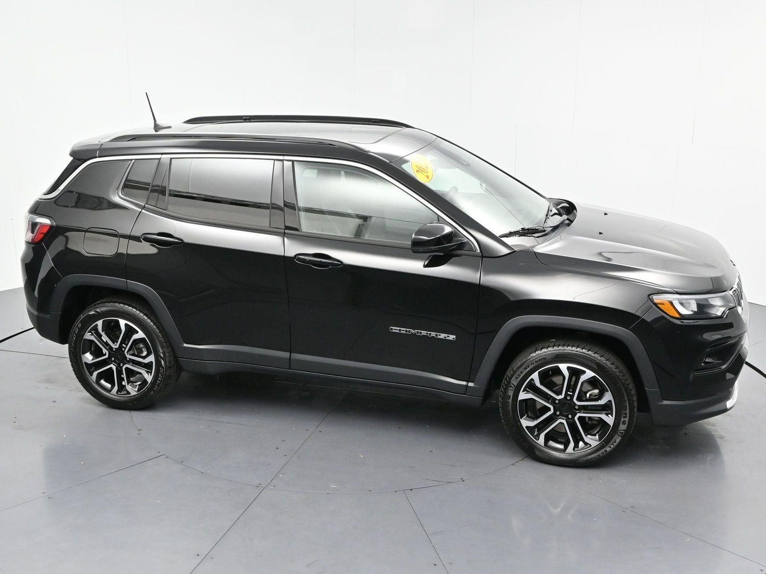 Used 2023 Diamond Black Crystal Pearlcoat Jeep Limited image 40