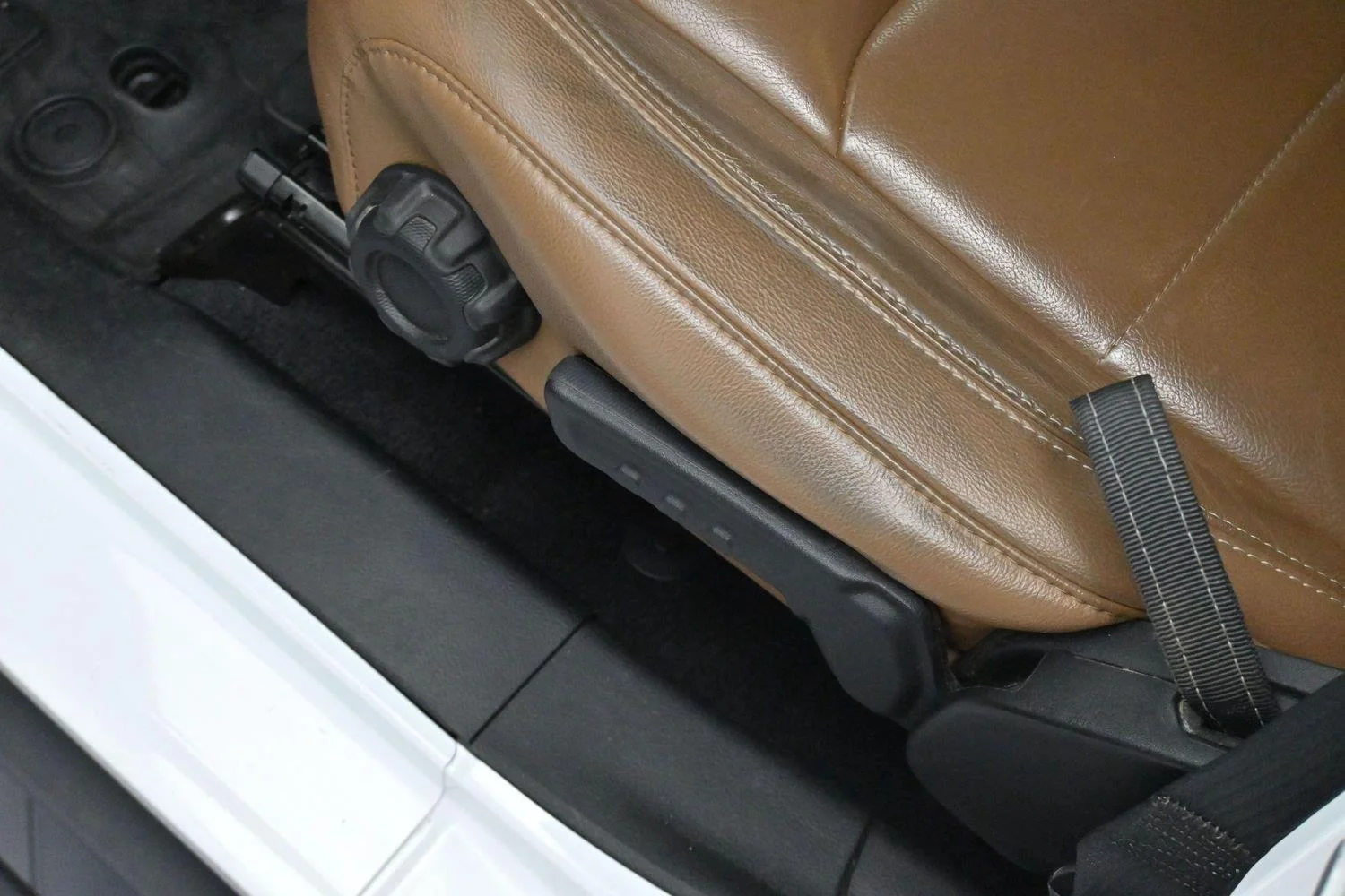 Used 2020 Bright White Clearcoat Jeep Overland image 14