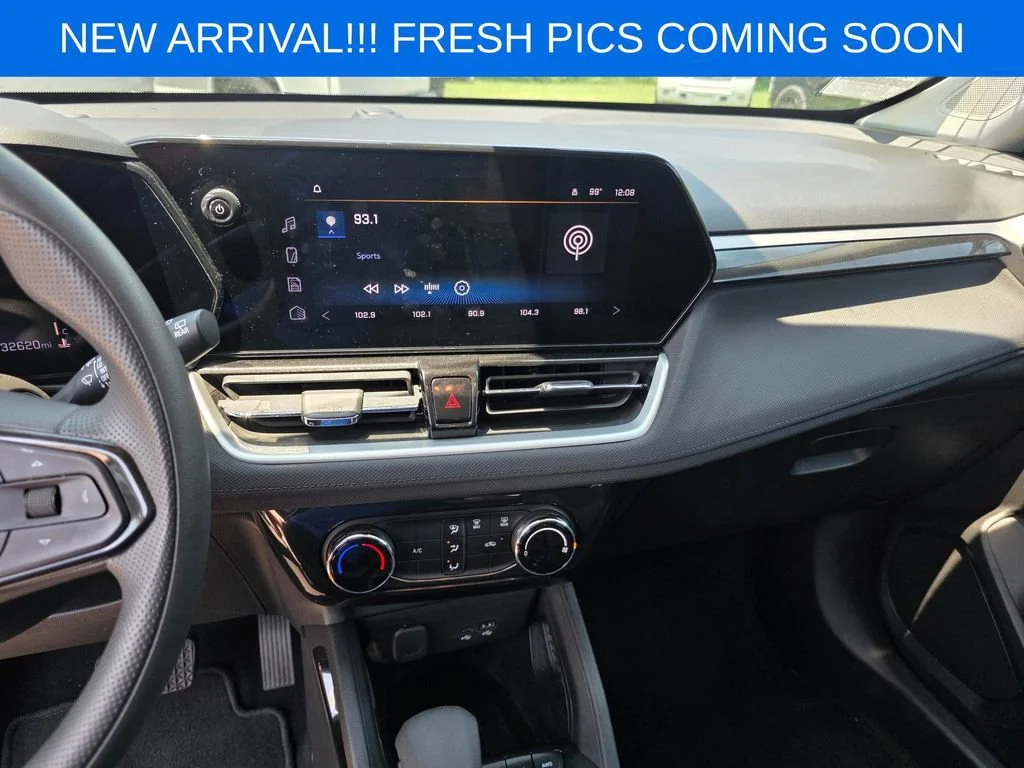 Used 2025 Mosaic Black Metallic Chevrolet LT image 9